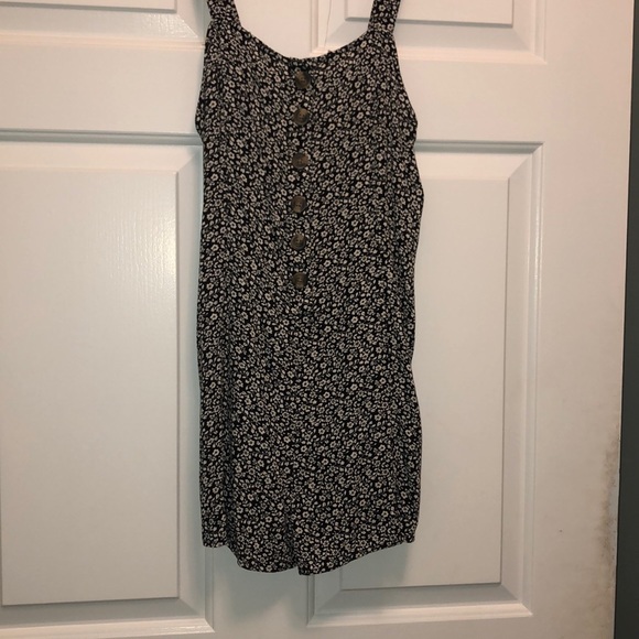 new w/out tags black and white floral romper - Picture 1 of 4